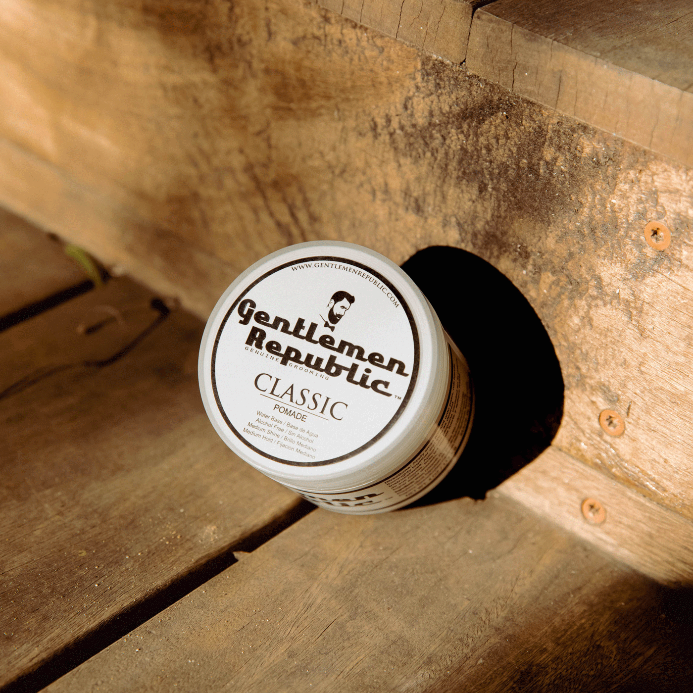 Oil-Based vs Water-Based Pomade: The Complete Guide for the Modern Gentleman