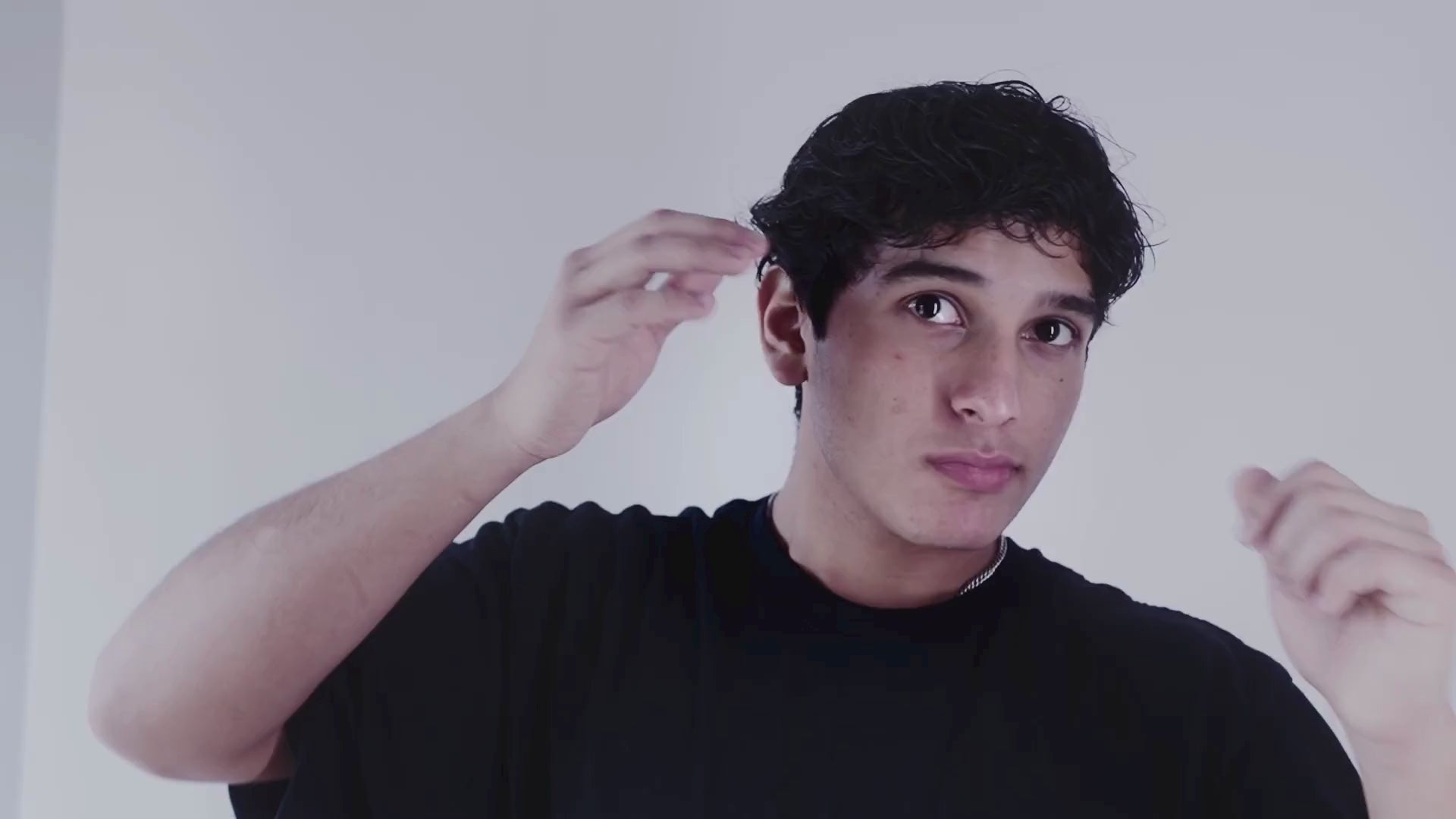 Load video: Sleek Hair Paste